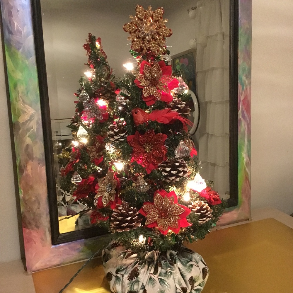 New Handcrafted 22 inch Poinsettia Table top Christmas Tree
